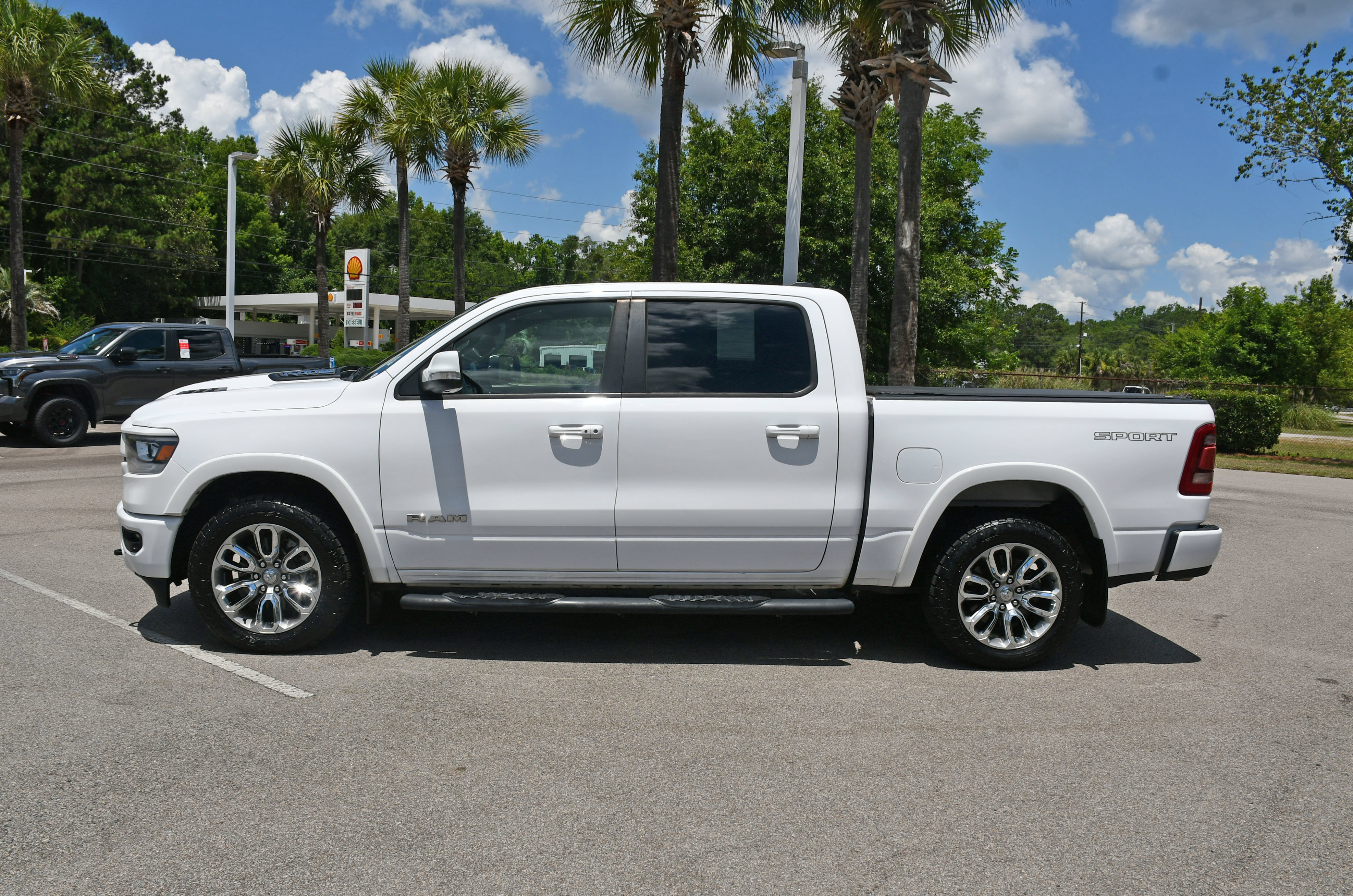 Used 2021 RAM 1500 Laramie AWD/4WD image 5