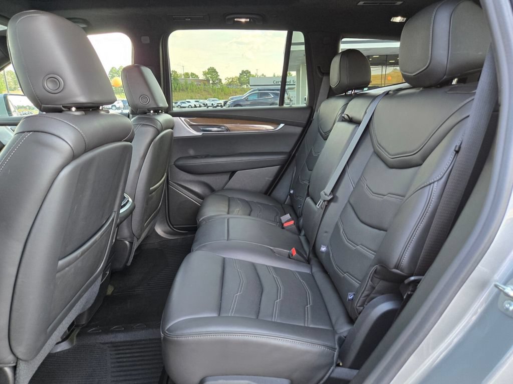 Used 2025 Cadillac XT6 Premium Luxury w/ Platinum Package AWD/4WD image 13