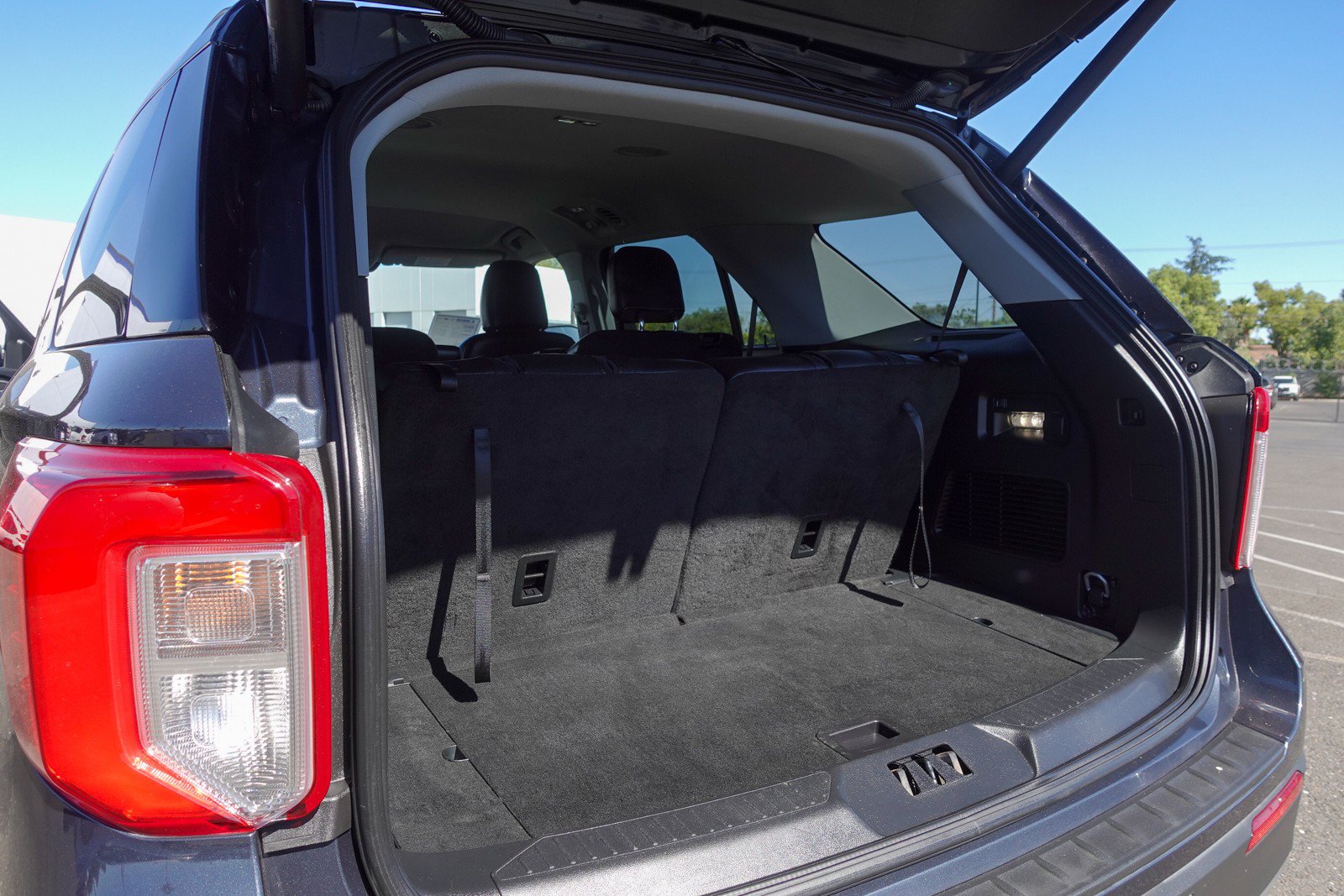 Used 2023 Ford Explorer XLT w/ Equipment Group 202A AWD/4WD image 28