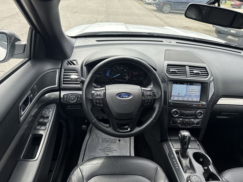 Used 2018 Ford Explorer XLT w/ Equipment Group 202A AWD/4WD image 11