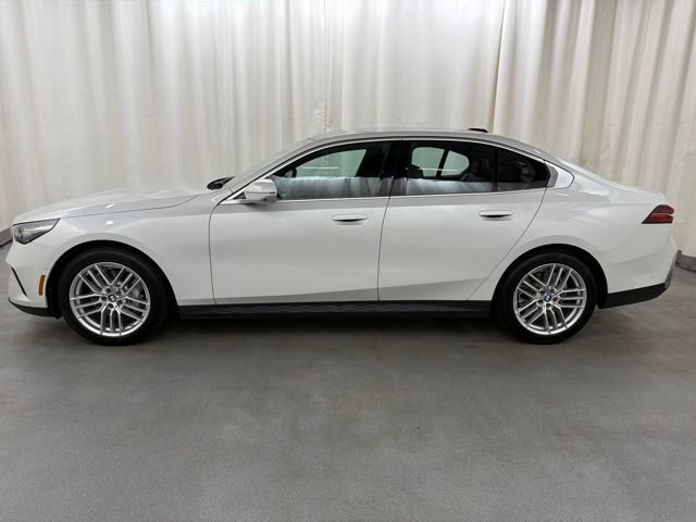 Used 2024 BMW 530i xDrive w/ Premium Package AWD/4WD image 3