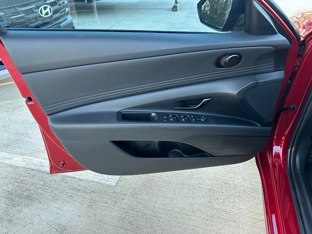 Used 2025 Hyundai Elantra Sport image 9