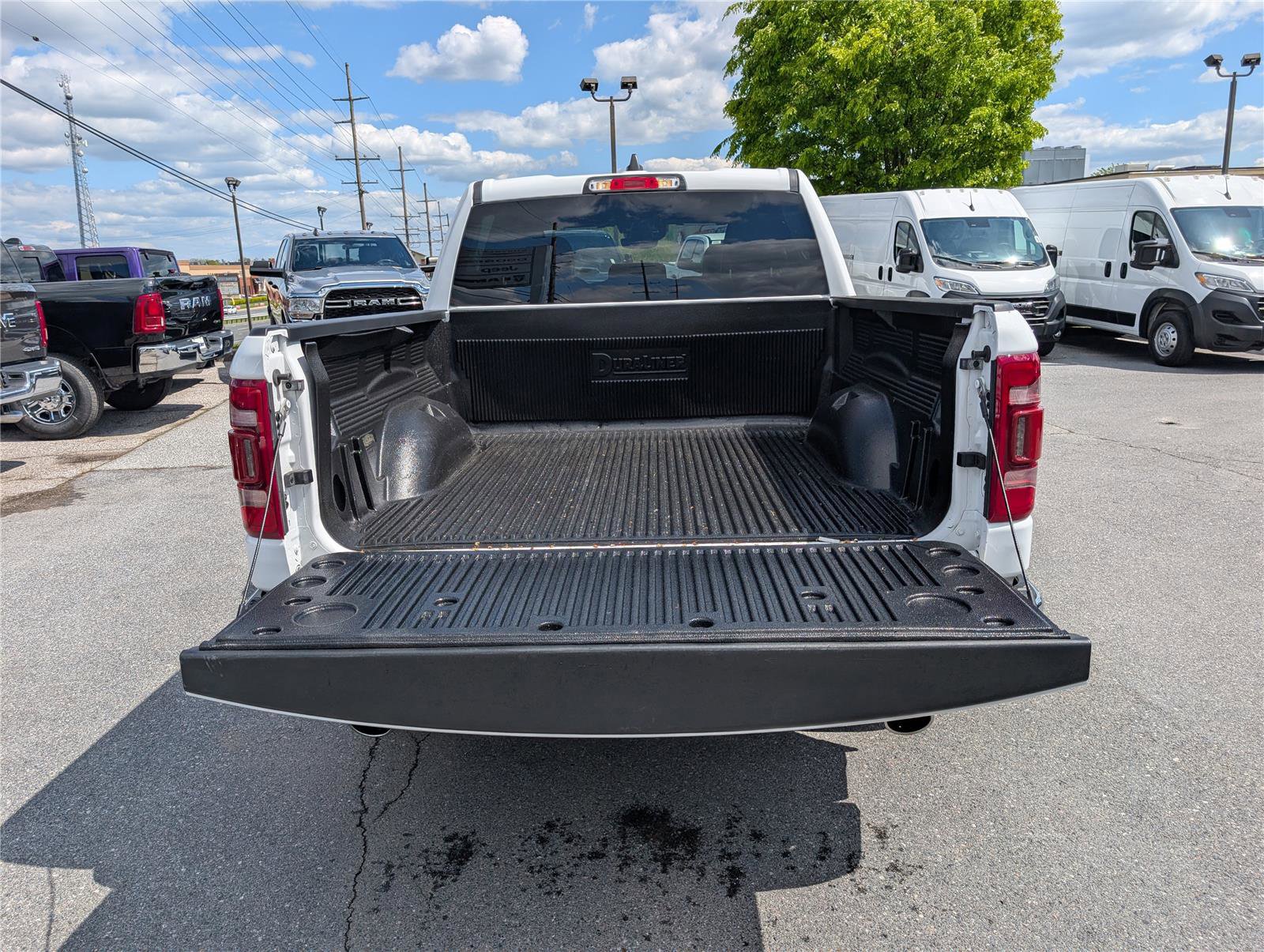 Used 2024 RAM 1500 Laramie AWD/4WD image 12
