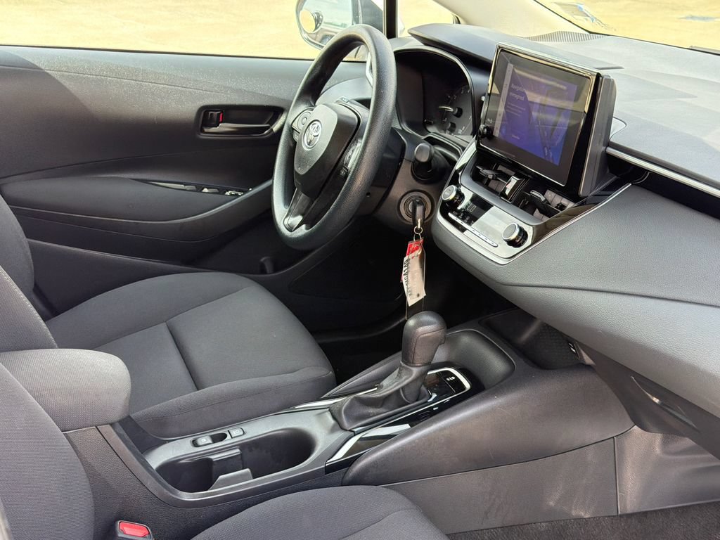 Used 2023 Toyota Corolla LE FWD image 9