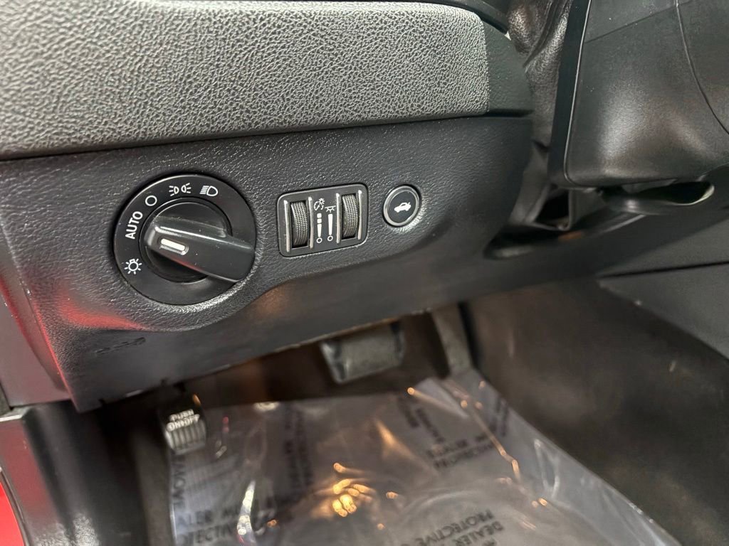 Used 2018 Dodge Charger SXT w/ Blacktop Package RWD image 21
