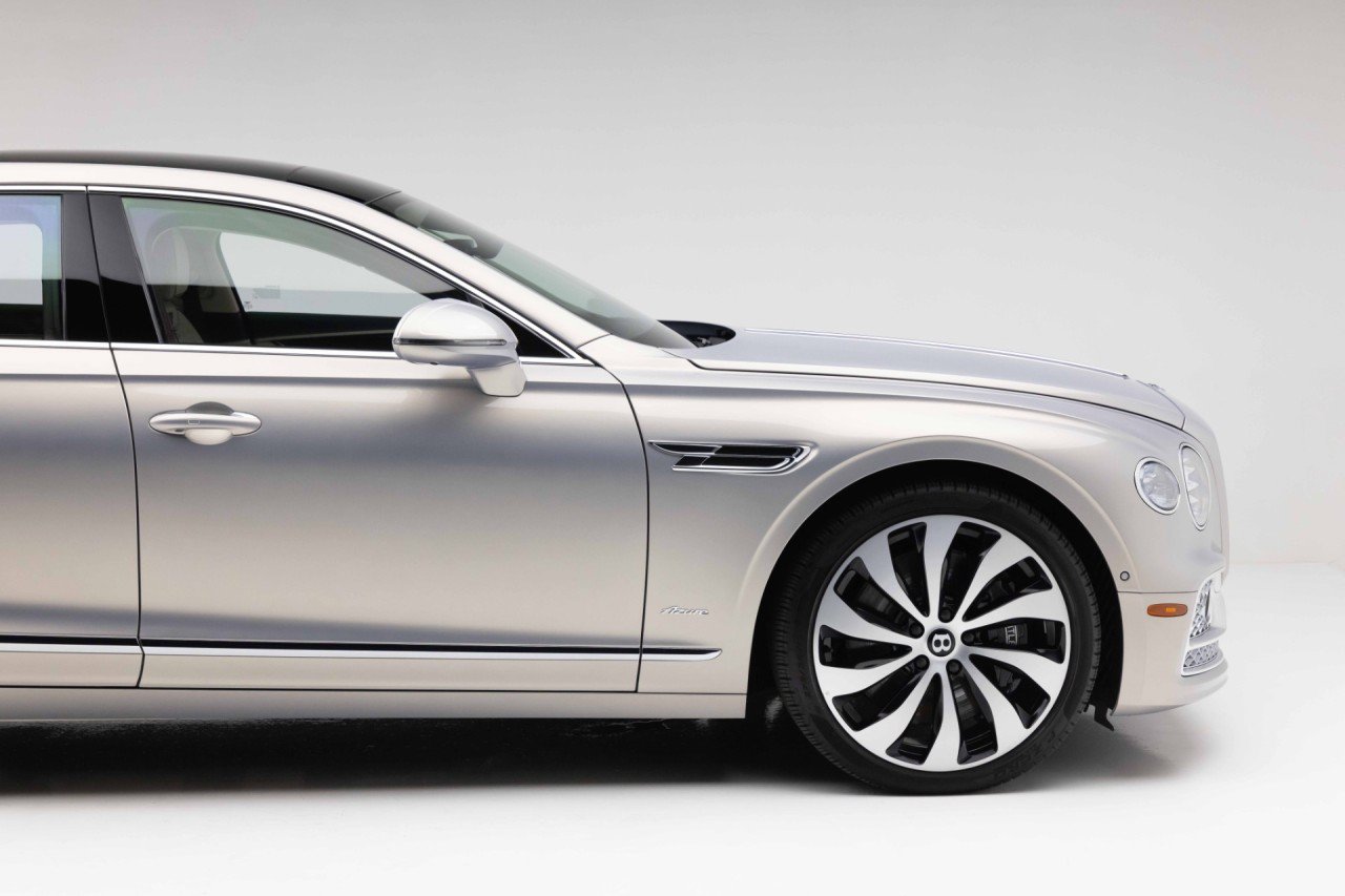 Used 2024 Bentley Flying Spur Azure AWD/4WD image 27