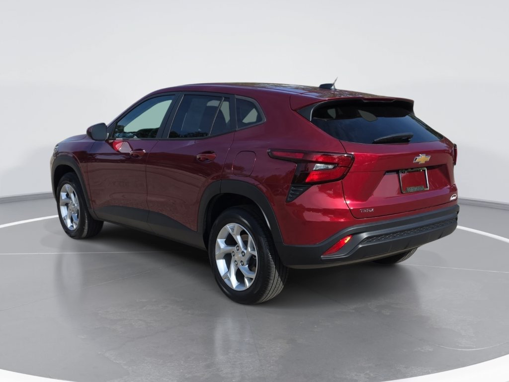 Used 2024 Chevrolet Trax LS w/ LS Convenience Package FWD image 6