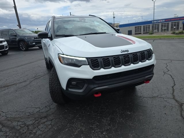 Used 2025 Jeep Compass Trailhawk w/ Trailhawk Elite Group AWD/4WD image 13