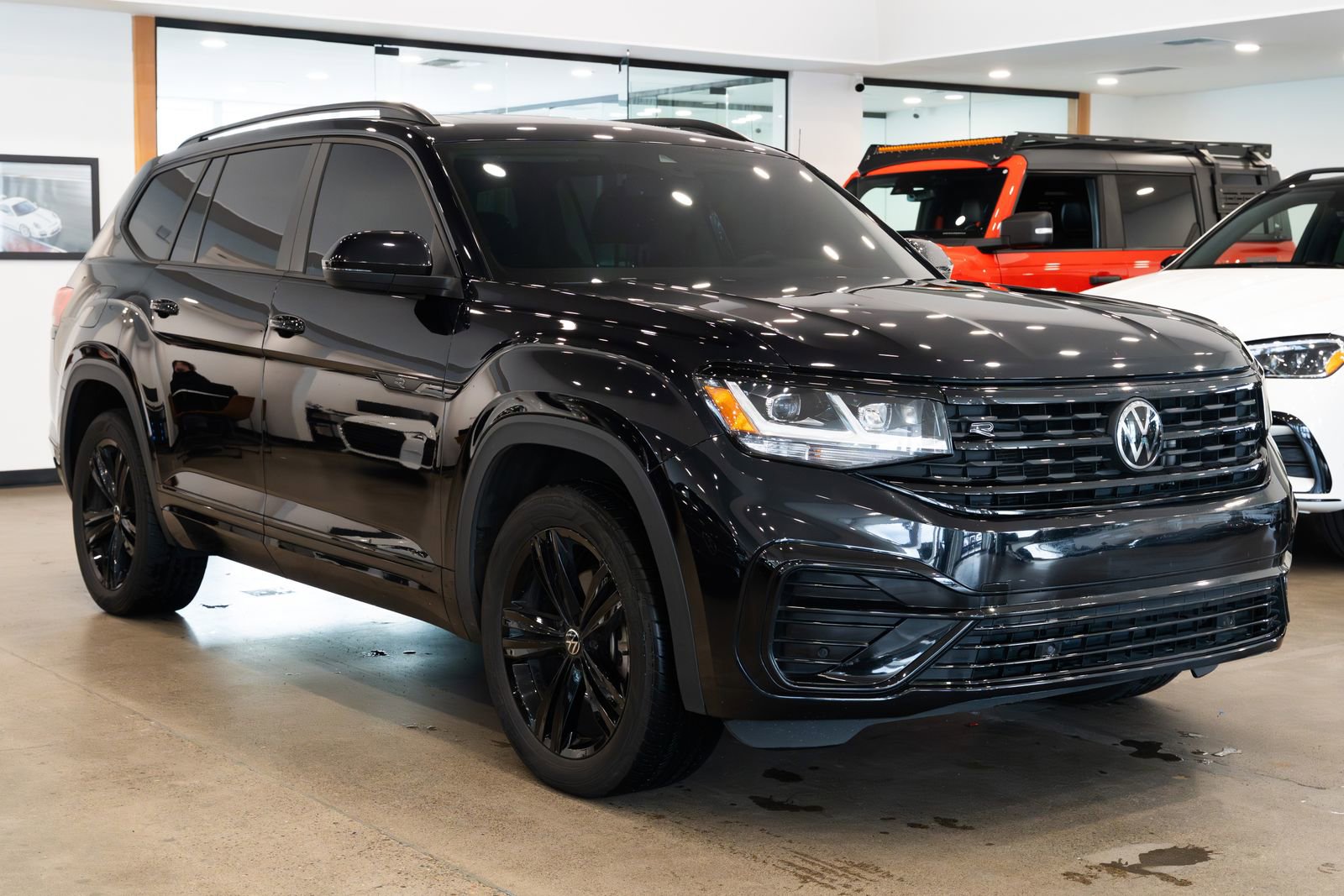 Used 2023 Volkswagen Atlas SEL R-Line image 3