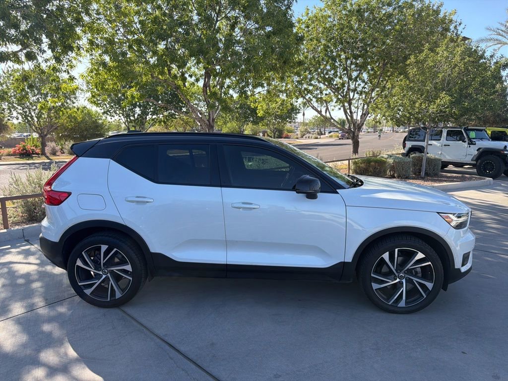 Used 2020 Volvo XC40 T5 R-Design w/ Protection Package AWD/4WD image 3