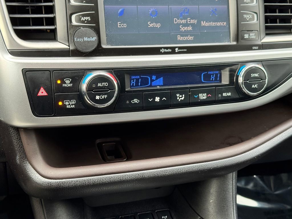 Used 2015 Toyota Highlander XLE image 26