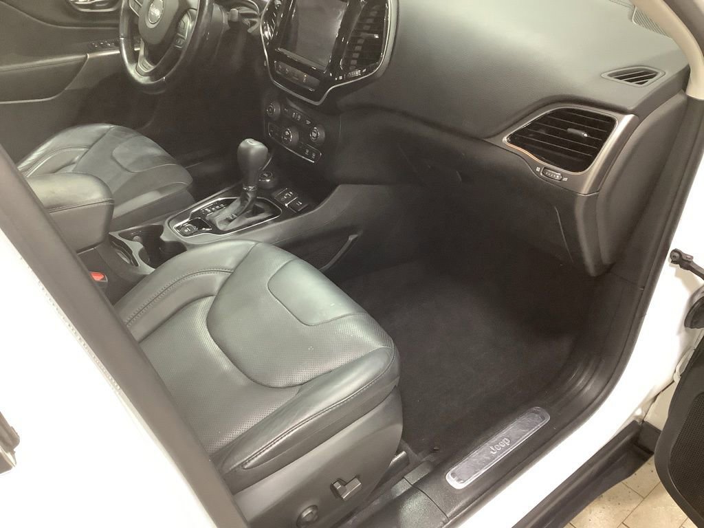 Used 2021 Jeep Cherokee Limited image 24