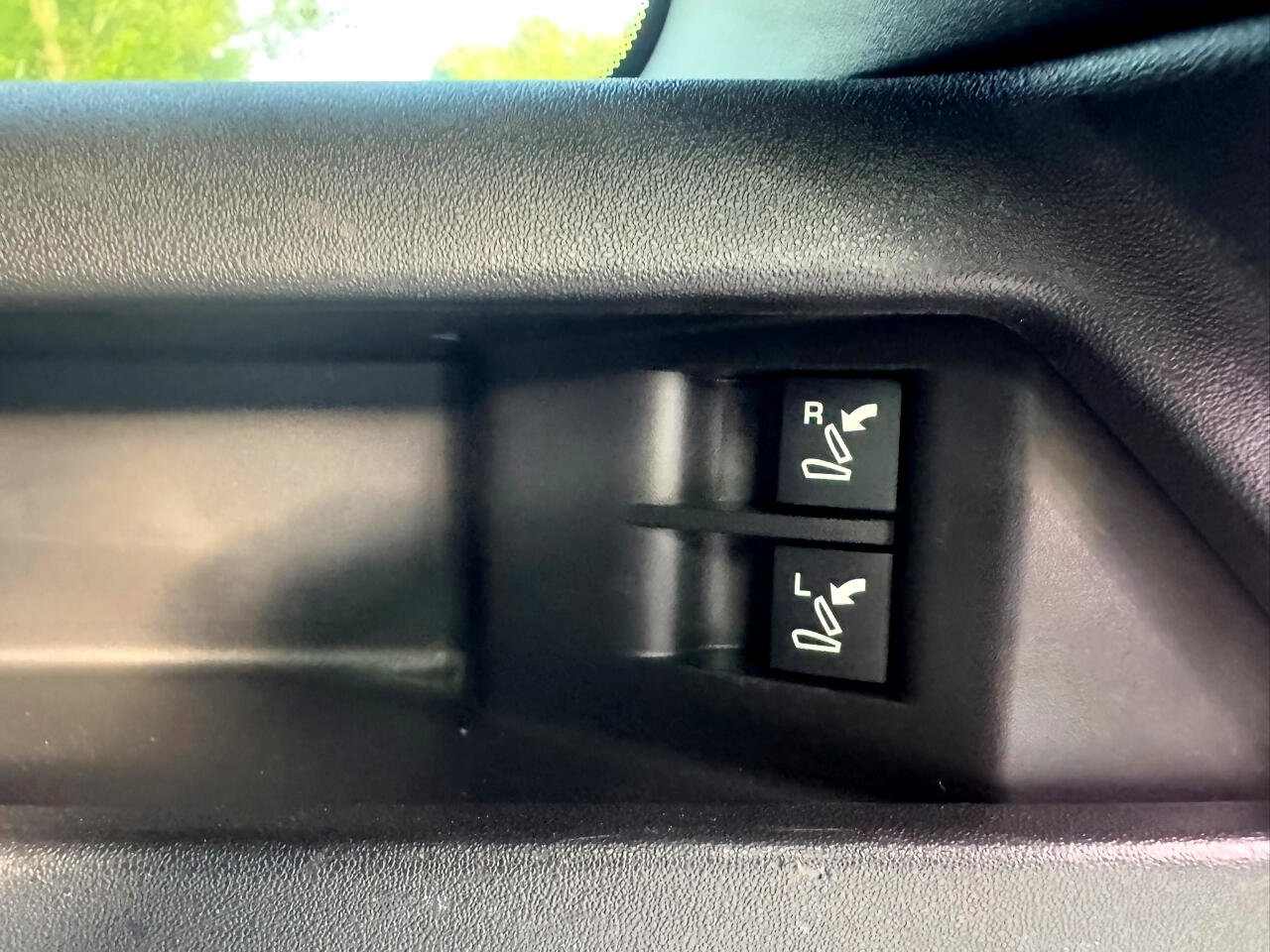 Used 2018 Land Rover Discovery Sport HSE image 32