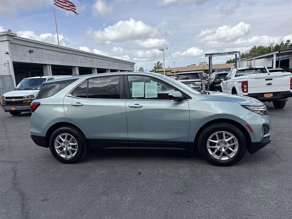 Used 2022 Chevrolet Equinox LT FWD image 2