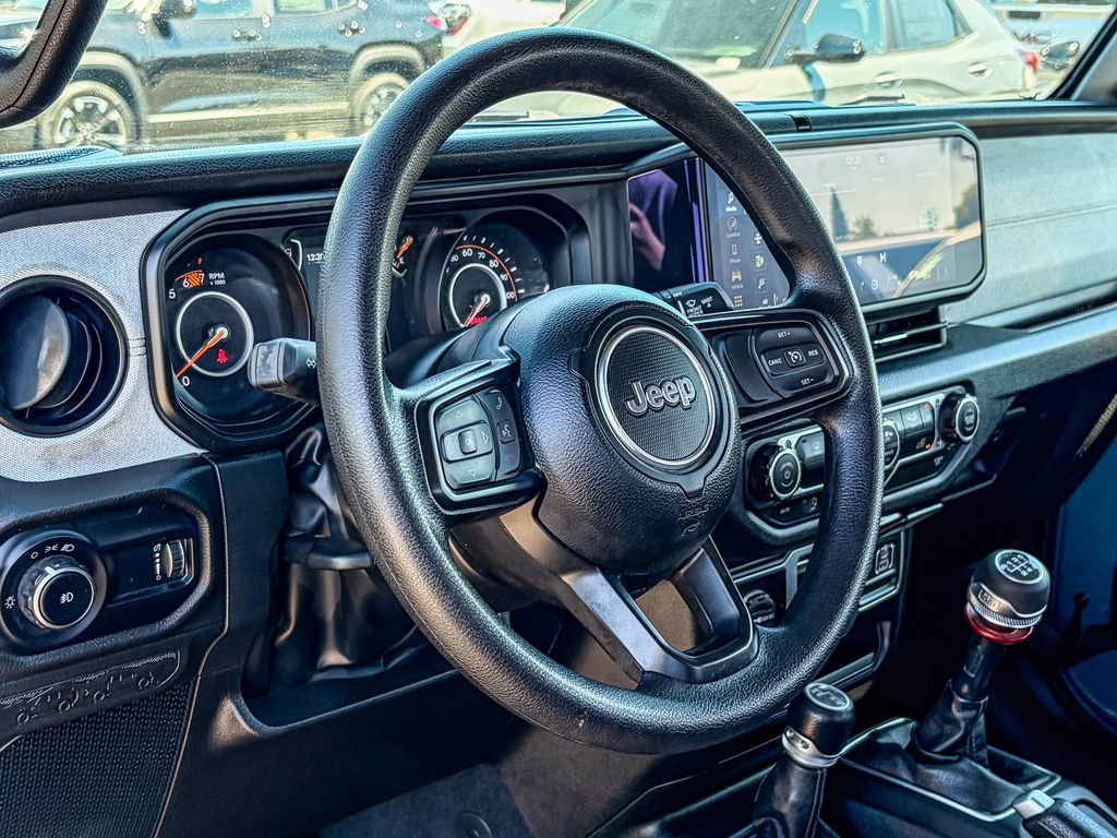 Used 2025 Jeep Wrangler Sport AWD/4WD image 17