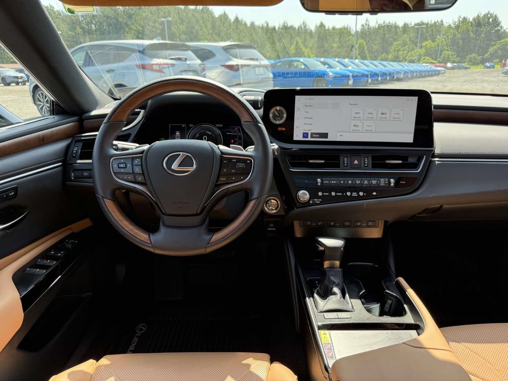 Used 2024 Lexus ES 300h w/ Technology Package FWD image 8