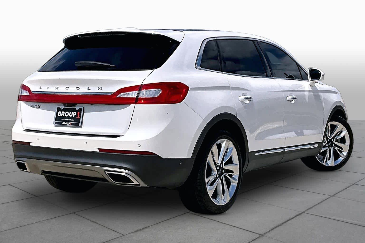 Used 2018 Lincoln MKX Reserve w/ Driver Assistance Package FWD image 13