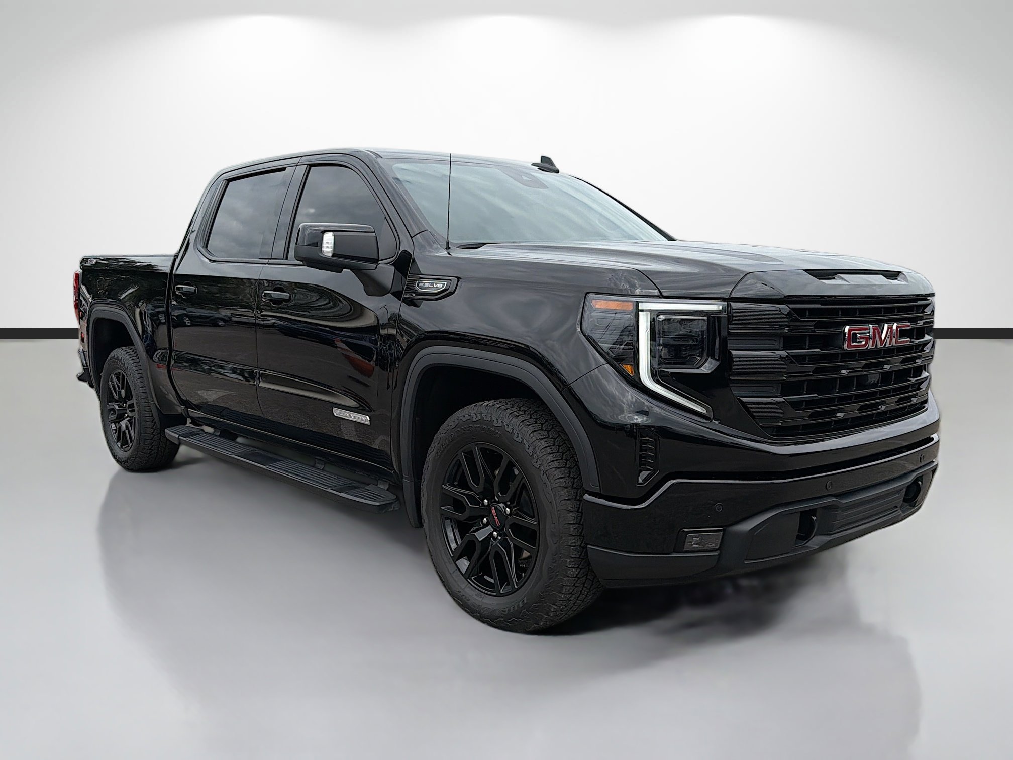 Used 2025 GMC Sierra 1500 Elevation w/ Elevation Premium Package image 7