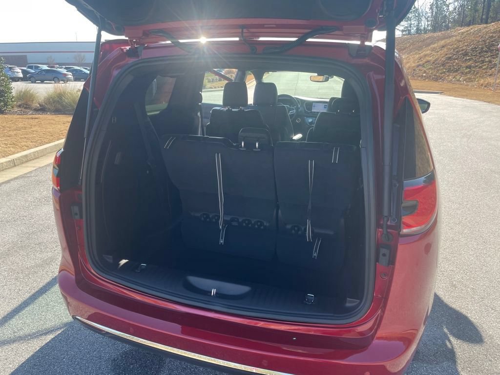 New 2026 Chrysler Pacifica Select FWD image 21