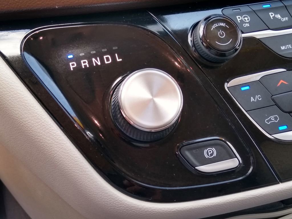 Used 2019 Chrysler Pacifica Touring-L Plus w/ Advanced Safetytec Group FWD image 27