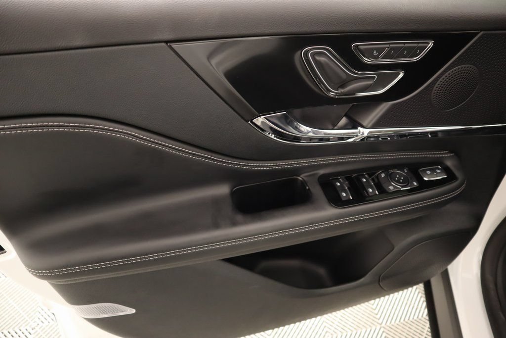 New 2026 Lincoln Corsair Premiere FWD image 17
