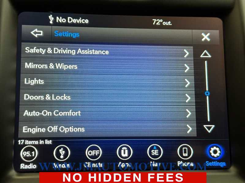 Used 2019 Chrysler 300 Limited w/ Safetytec Plus Group image 32