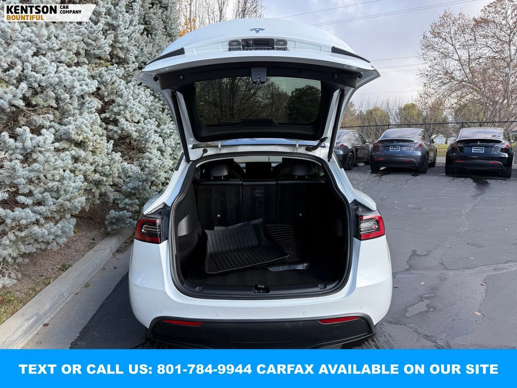 Used 2022 Tesla Model Y Long Range image 30