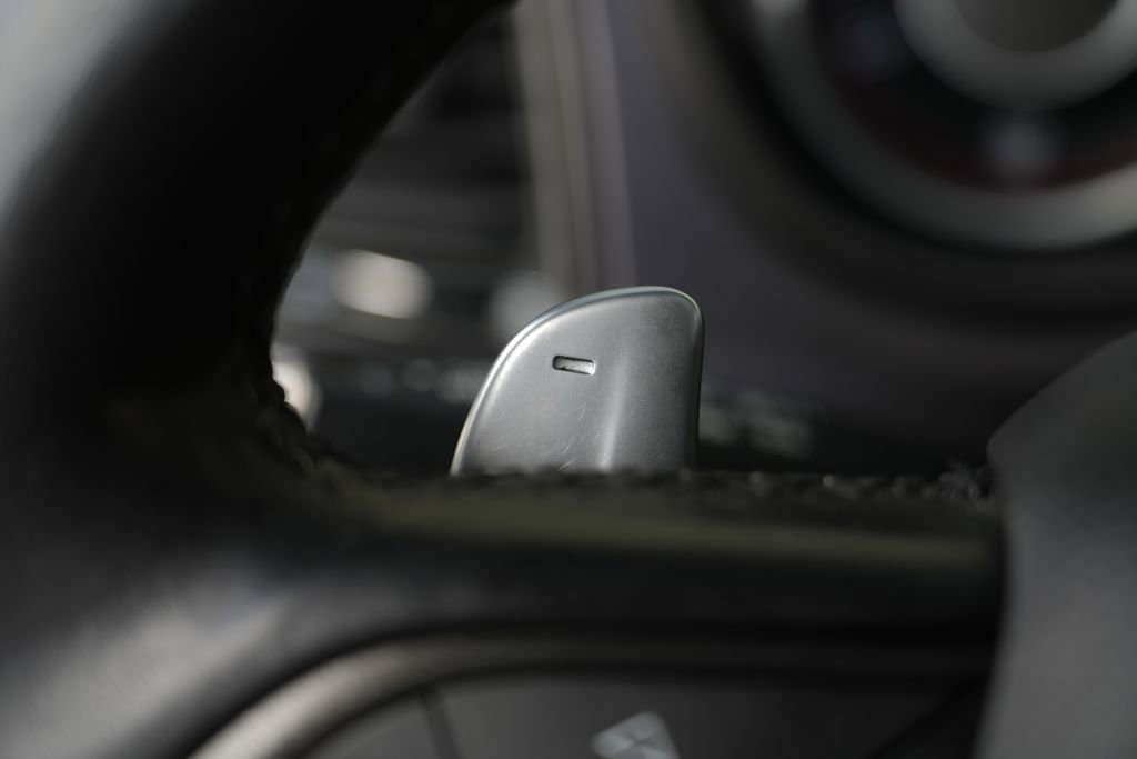 Used 2015 Dodge Challenger SXT image 37