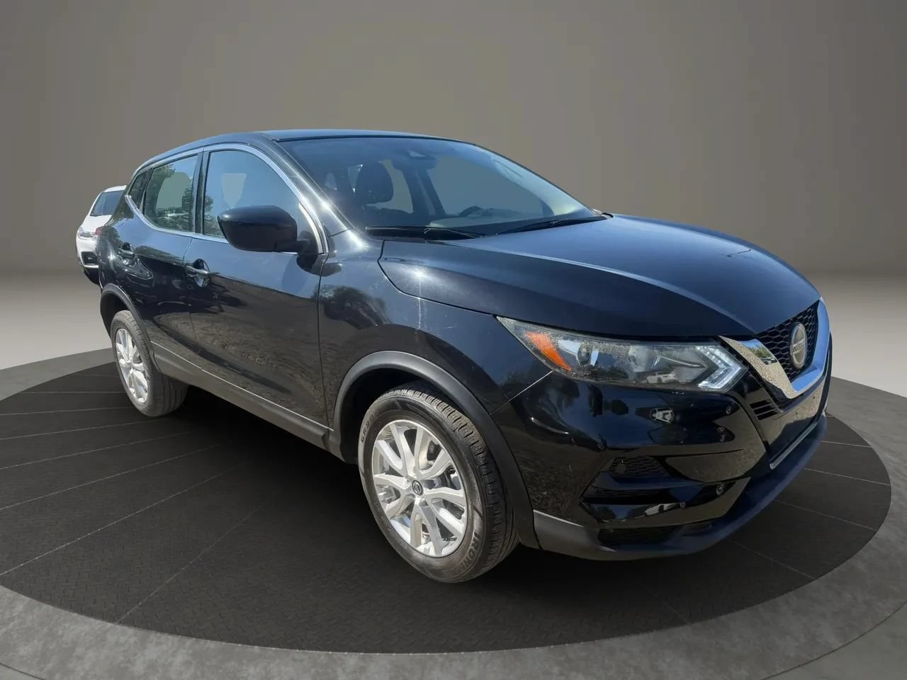 Used 2021 Nissan Rogue Sport S FWD image 3
