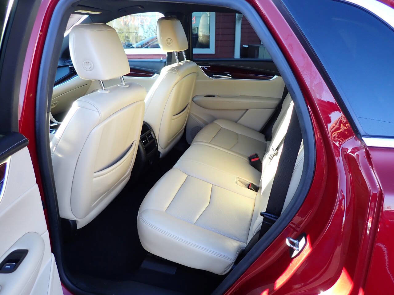 Used 2017 Cadillac XT5 Premium Luxury w/ LPO, Wheel Lock Package image 8