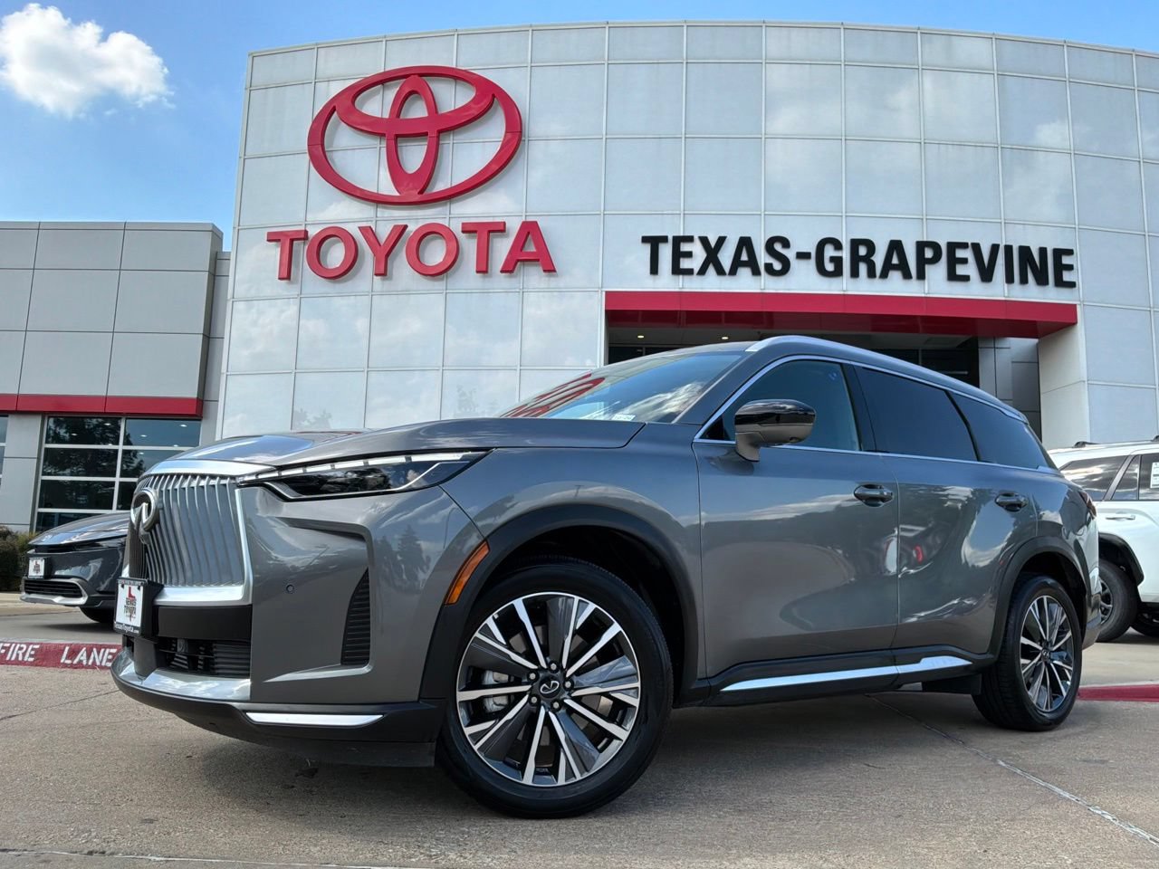 Used 2026 INFINITI QX60 Luxe FWD image 2