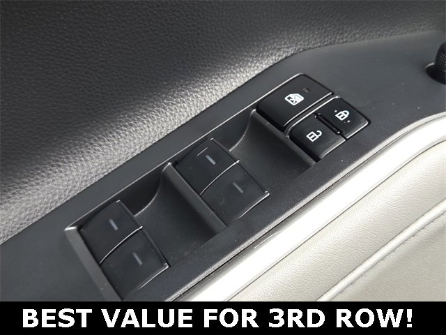 Used 2023 Toyota Highlander L image 17