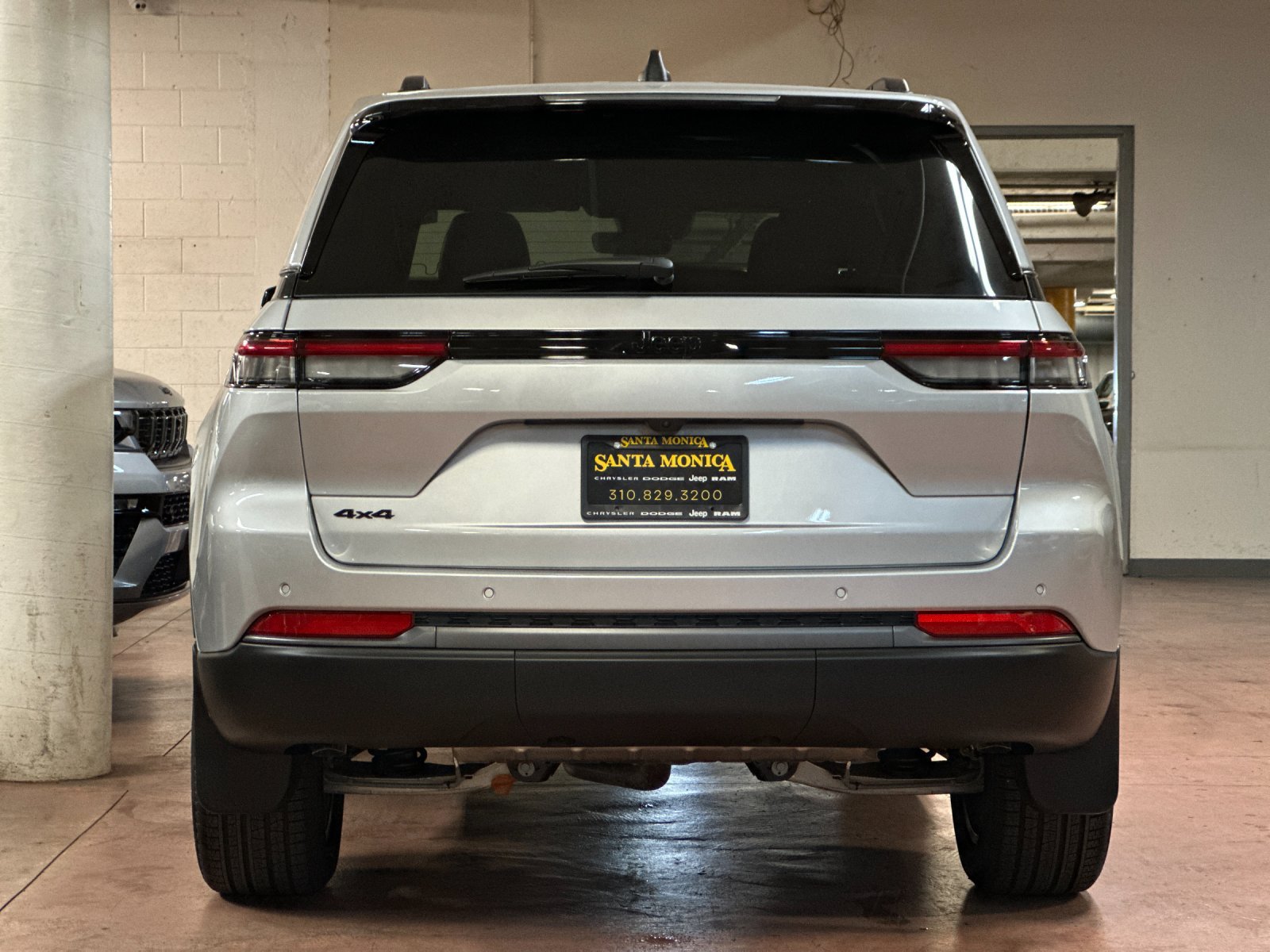 New 2026 Jeep Grand Cherokee Limited w/ Limited Altitude Package AWD/4WD image 4