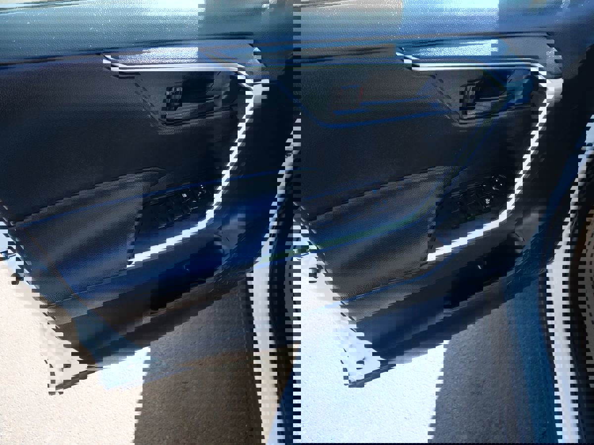 Used 2020 Toyota RAV4 LE image 15