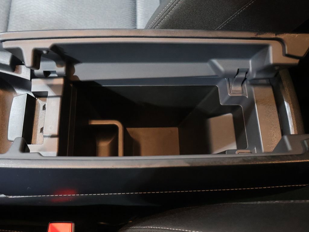 Used 2024 Nissan Rogue SV image 32