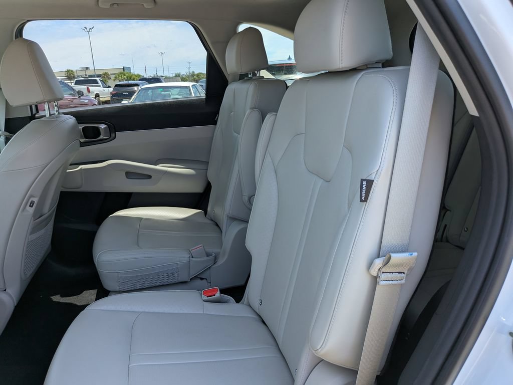 Certified 2024 Kia Sorento EX w/ Panoramic Sunroof Package FWD image 19