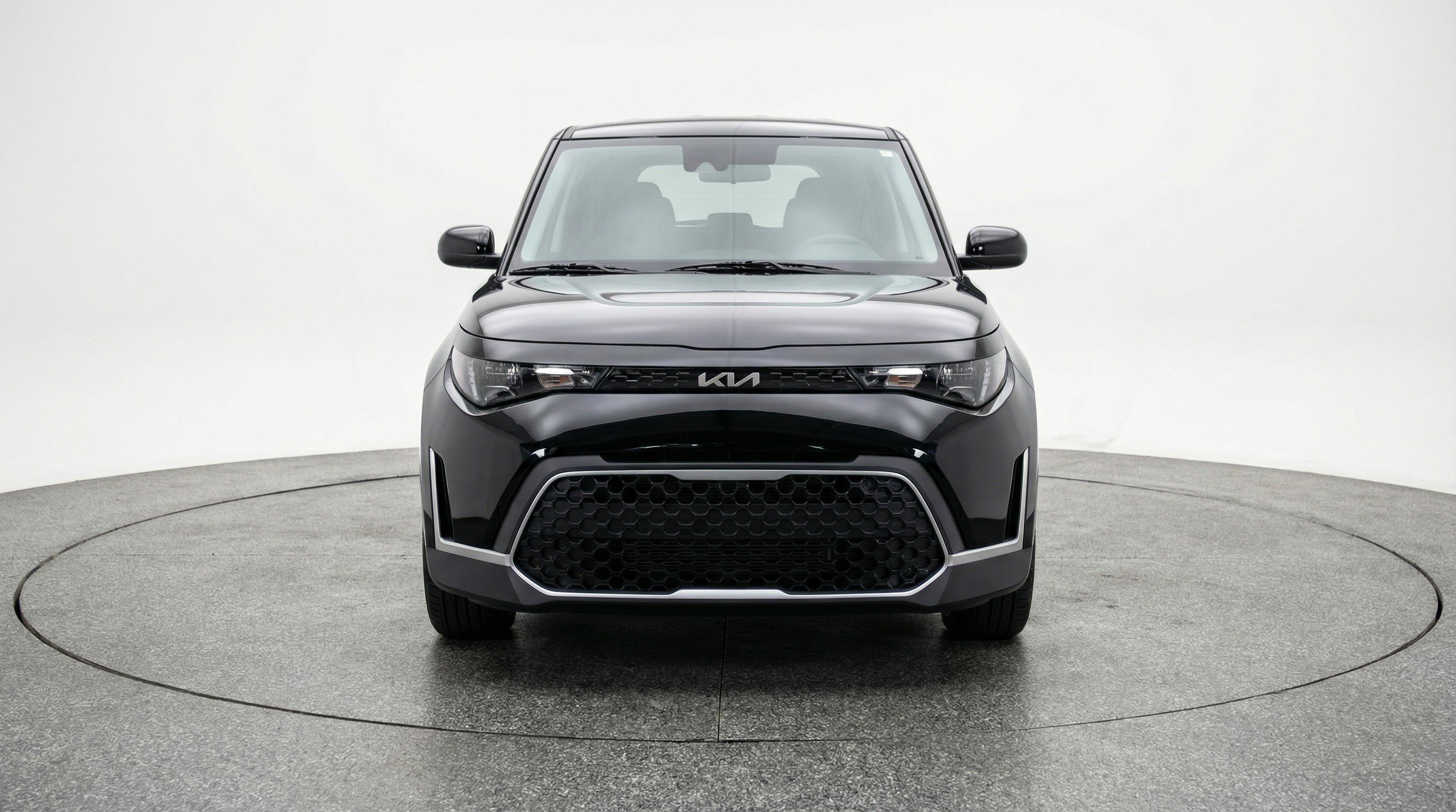 Used 2025 Kia Soul LX w/ LX Technology Package image 2