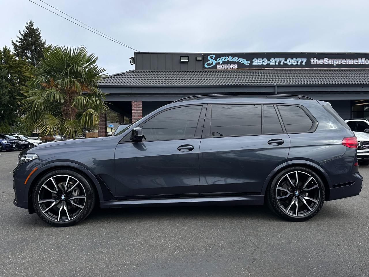 Used 2022 BMW X7 xDrive40i w/ M Sport Package AWD/4WD image 3