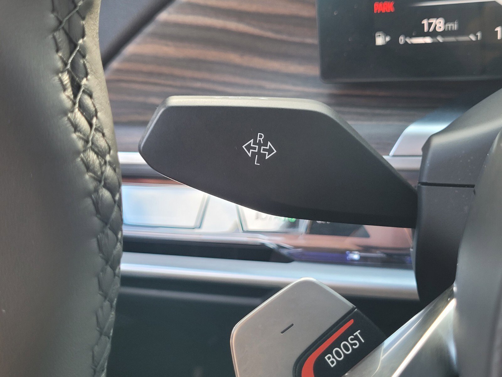 Used 2023 BMW 740i image 29