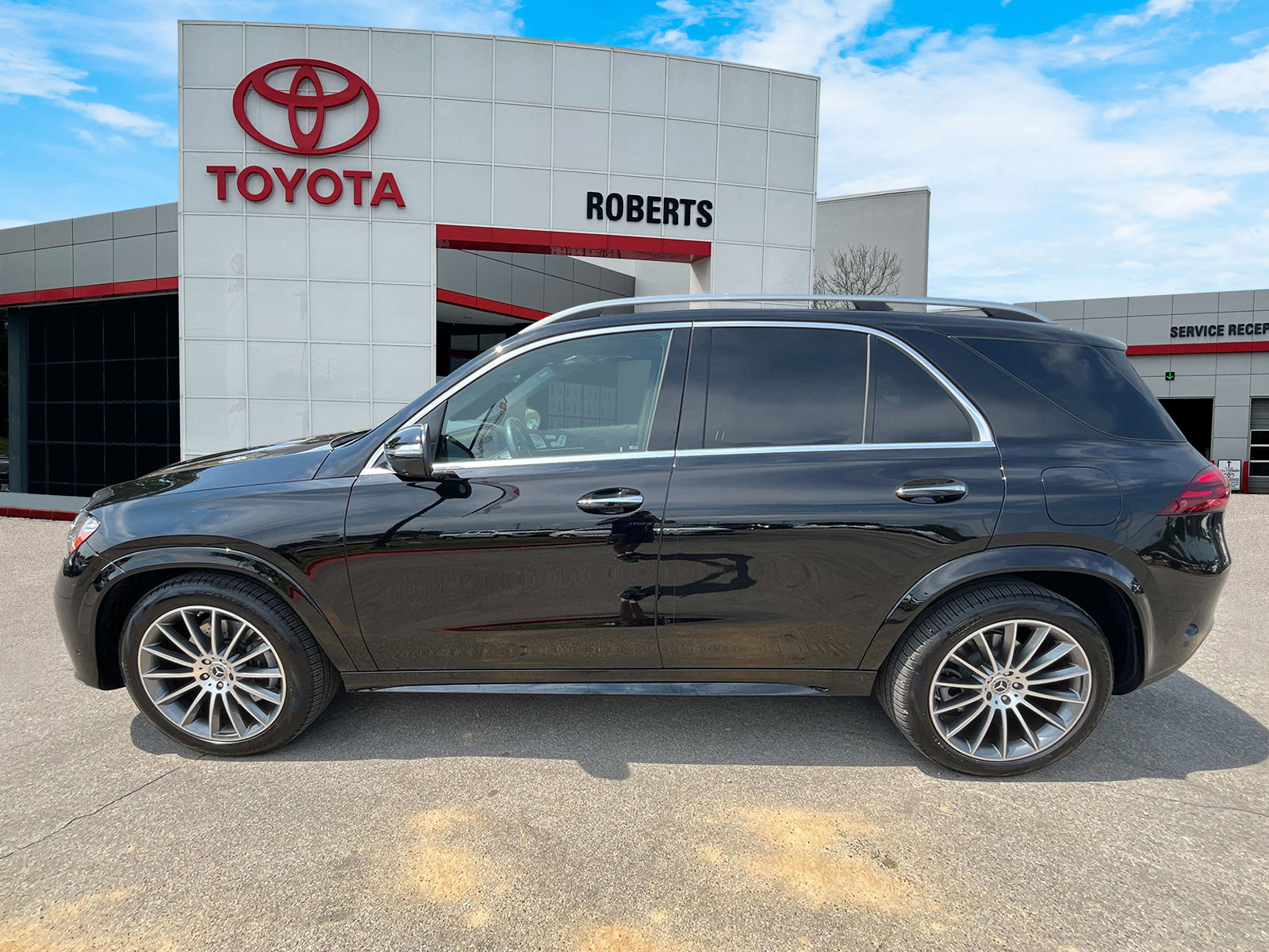 Used 2025 Mercedes-Benz GLE 450e 4MATIC image 4