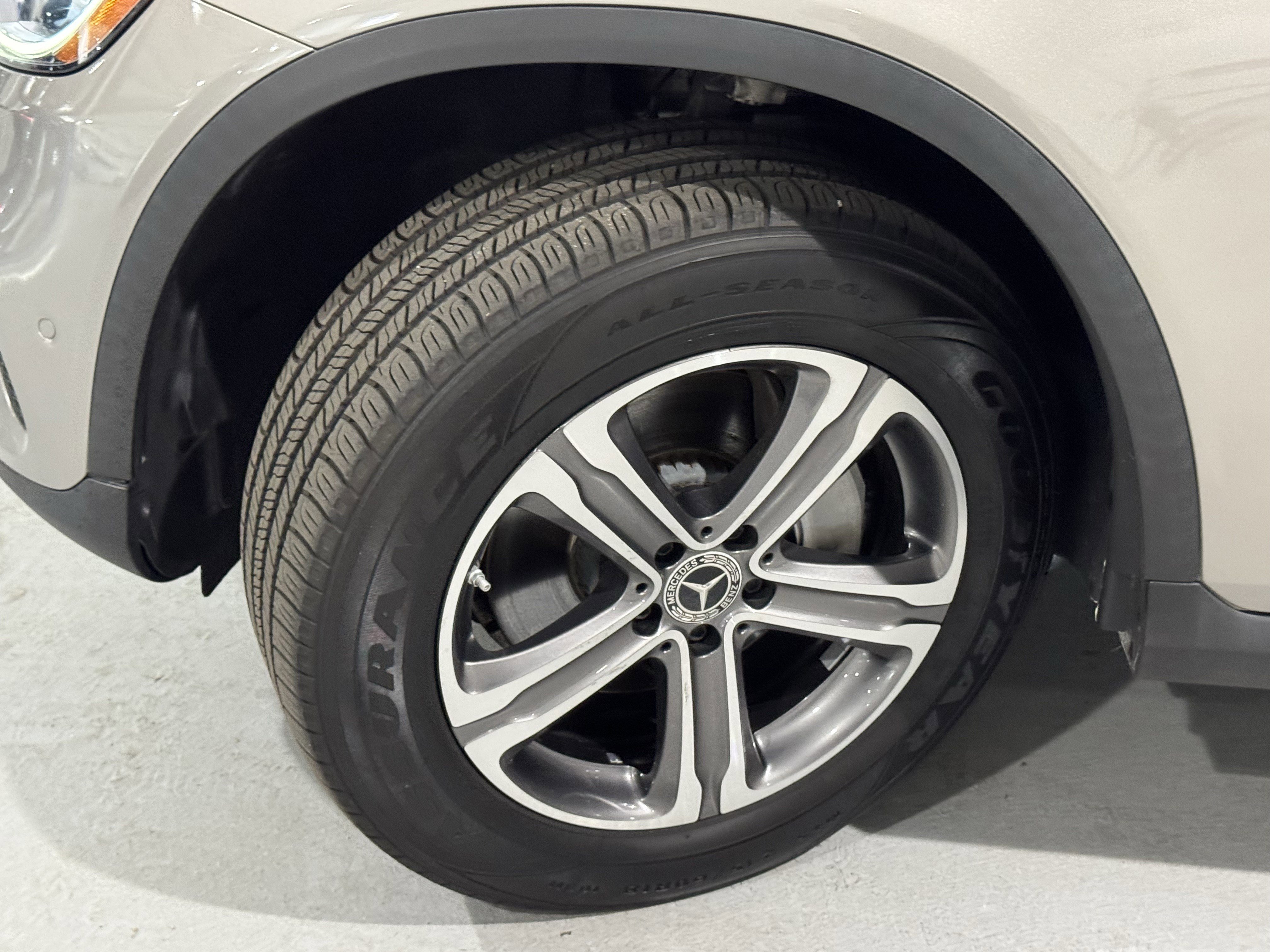 Used 2021 Mercedes-Benz GLC 300 4MATIC w/ Premium Package image 42