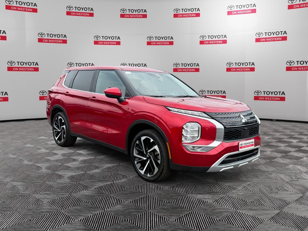 Used 2024 Mitsubishi Outlander SE AWD/4WD image 3