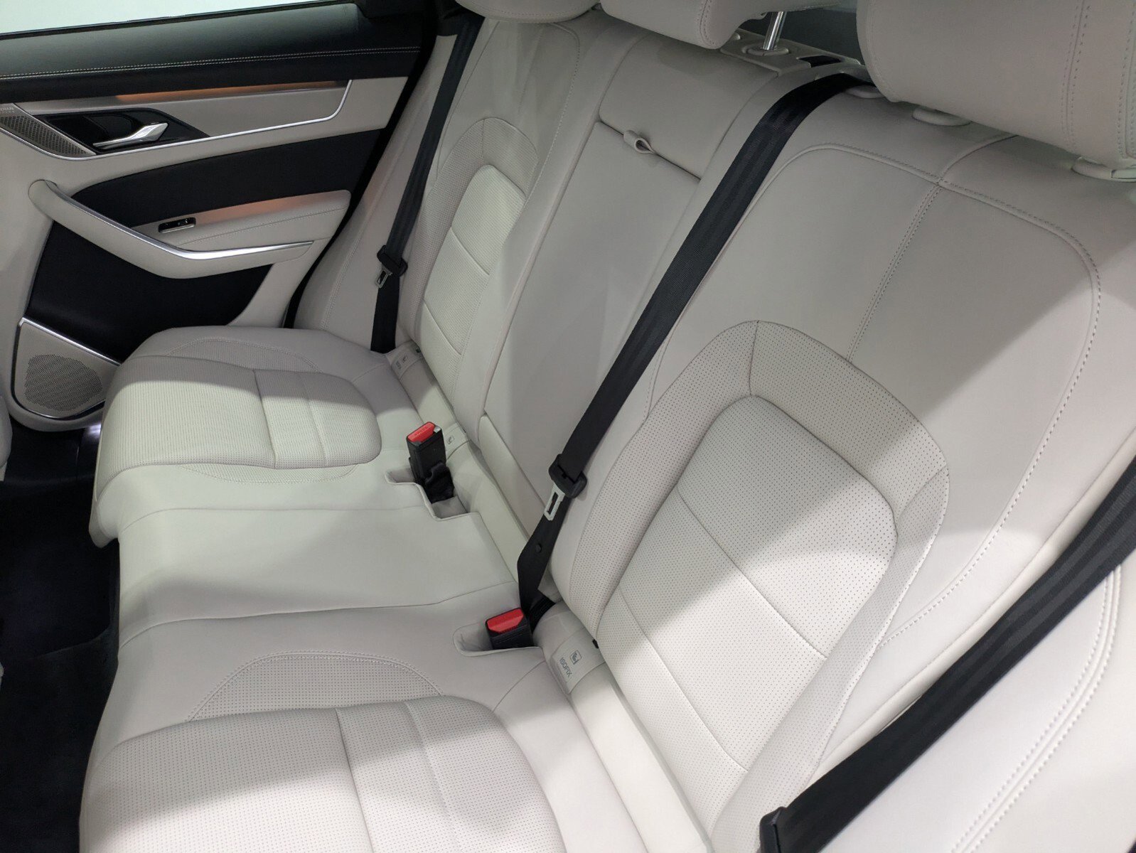 New 2026 Jaguar F-PACE R-Dynamic S image 20