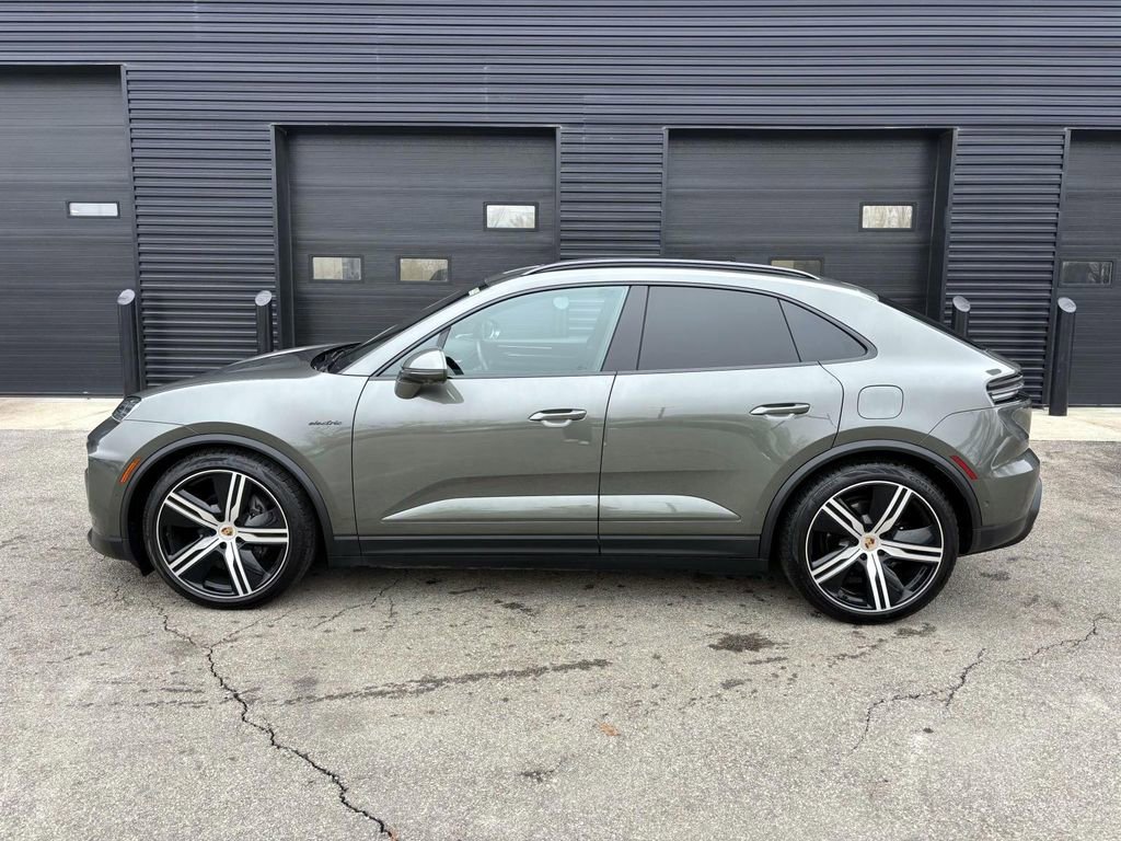 Used 2024 Porsche Macan 4 Electric image 7