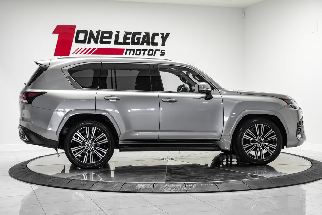 Used 2022 Lexus LX 600 4WD w/ Luxury Package image 11