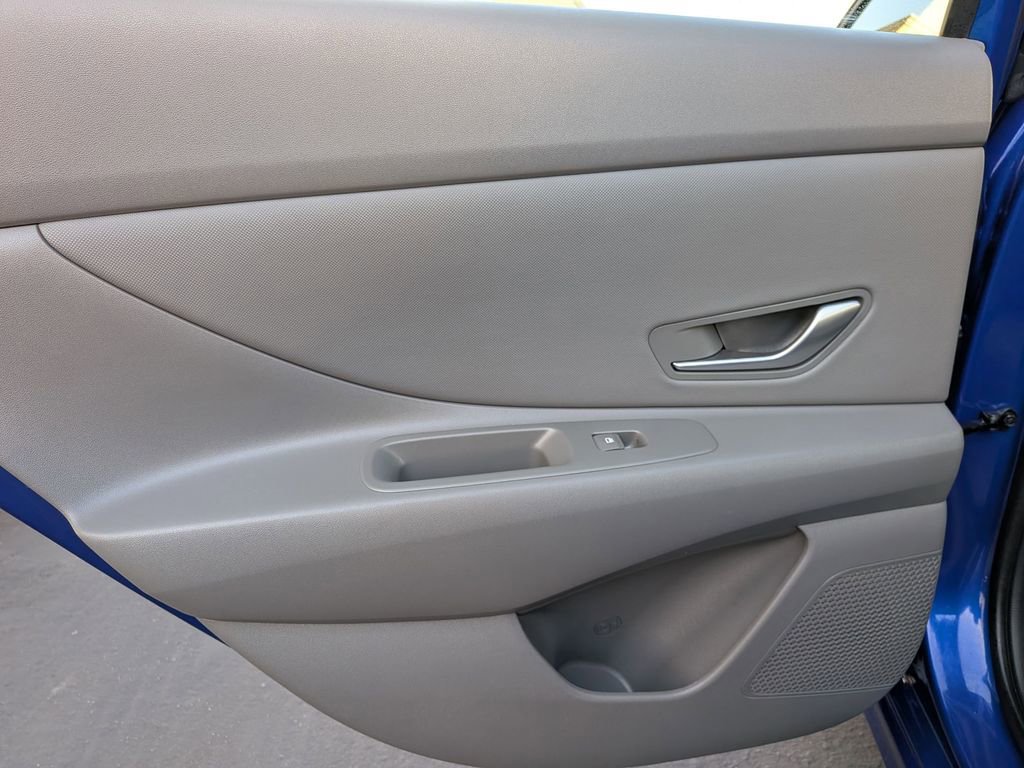 Used 2025 Hyundai Elantra SEL image 25