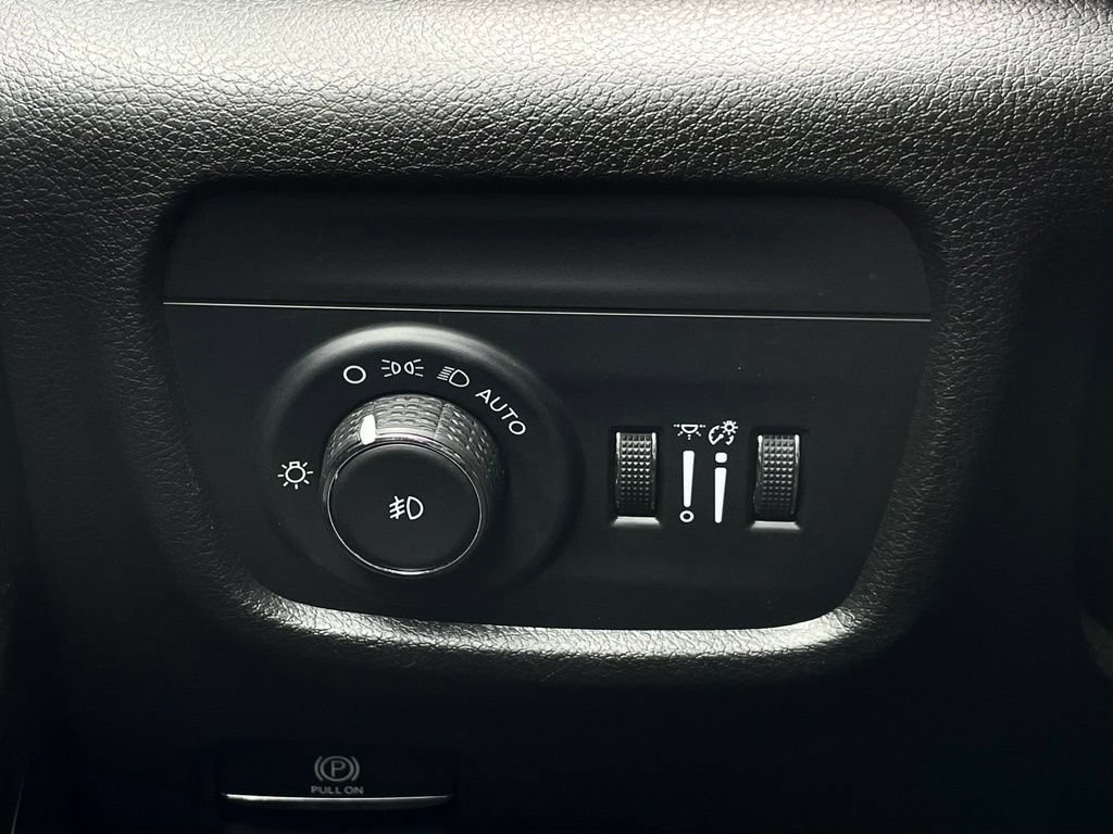 Used 2024 Jeep Grand Cherokee Limited AWD/4WD image 14