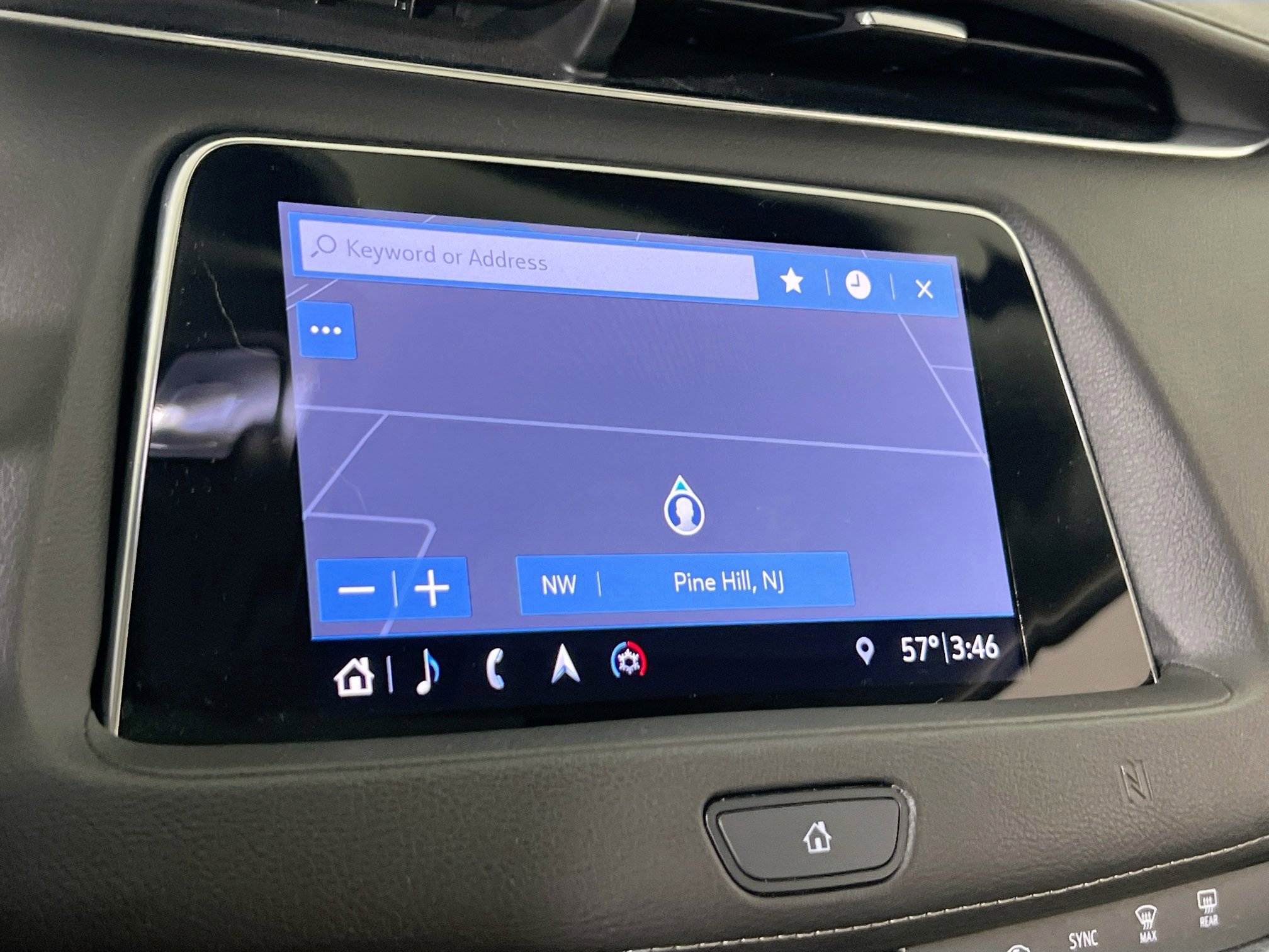 Used 2019 Cadillac XT4 Luxury w/ Cold Weather Package AWD/4WD image 13