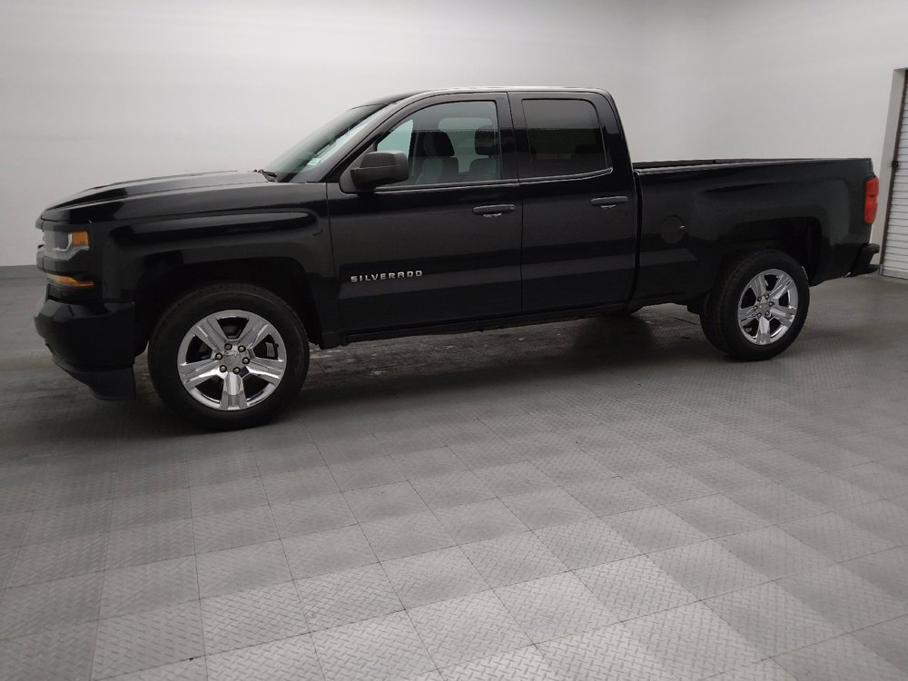 Used 2017 Chevrolet Silverado 1500 Custom w/ Custom Convenience Package RWD image 2