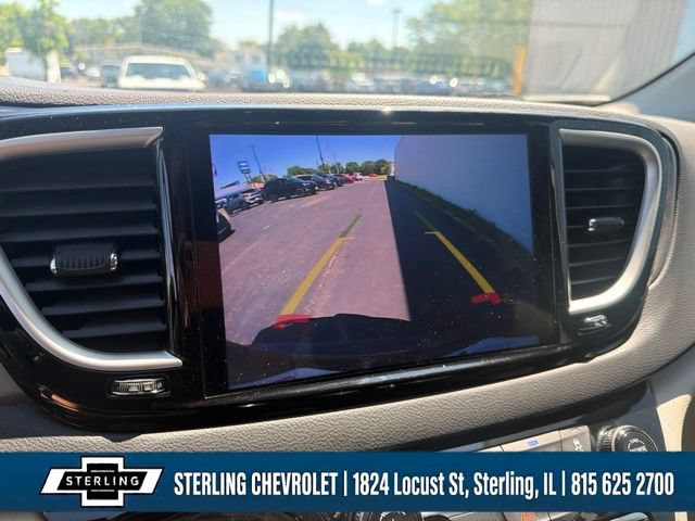 Used 2024 Chrysler Pacifica Touring-L FWD image 19